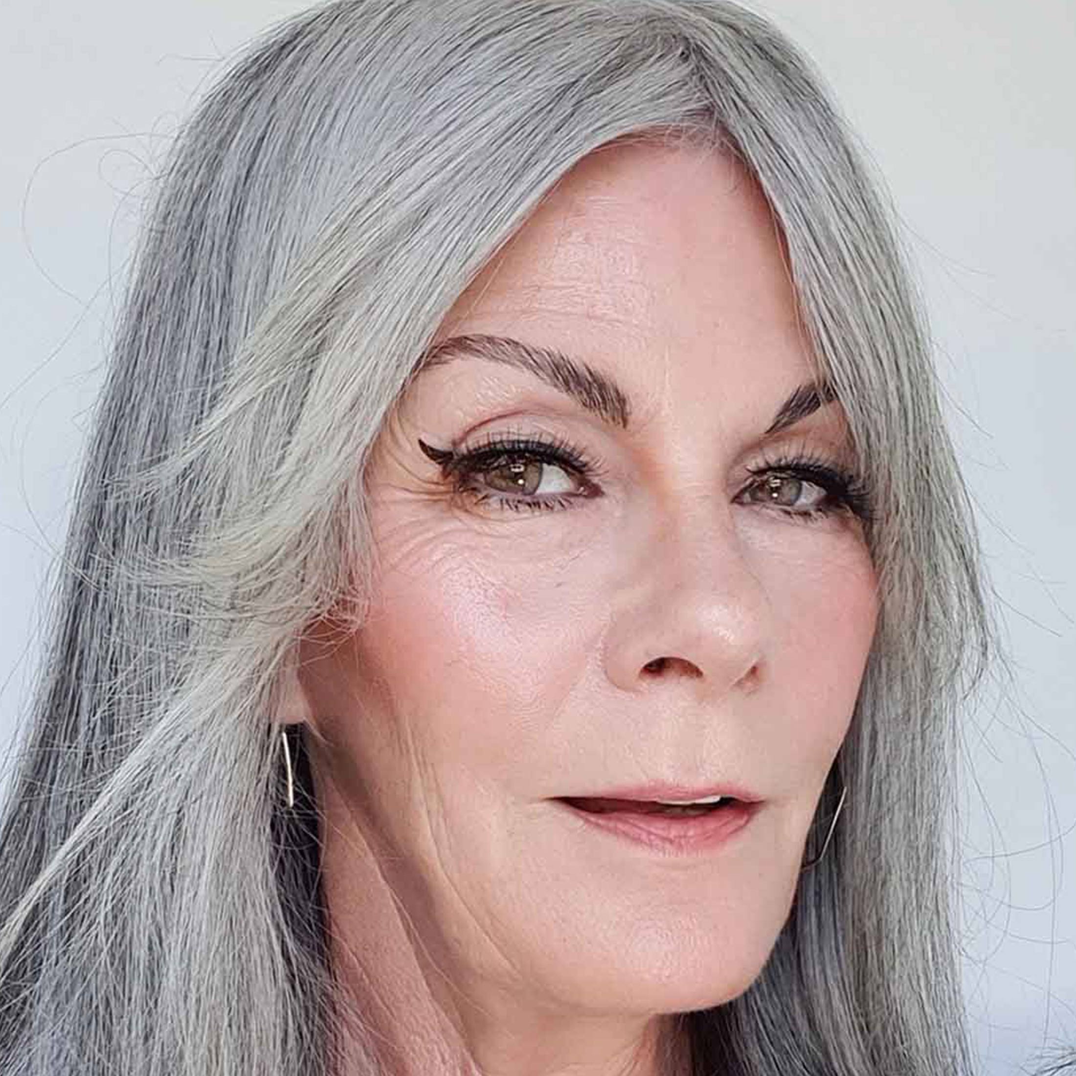 Winged Eyeliner Stamp / 4 Sizes - Intense Black